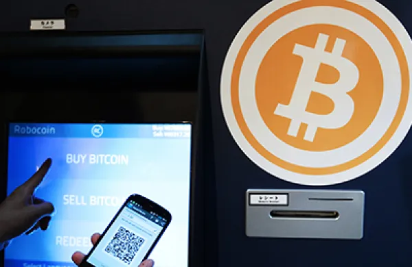 Robocoin demonstrate Bitcoin ATM usage At The Pink Cow Restaurant