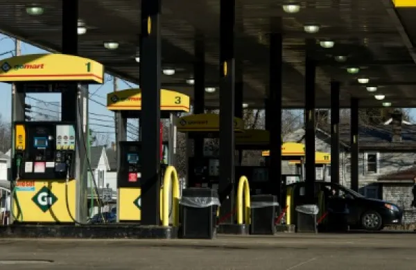 2016-02-da-oil-glut-ohio-pumps-large.jpg