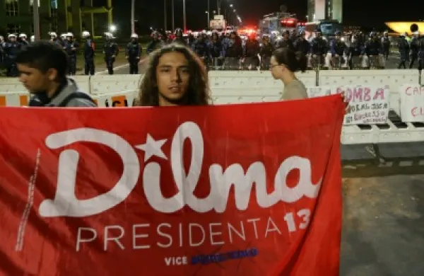 2016-05-da-dilma-rousseff-protestors-large.jpg