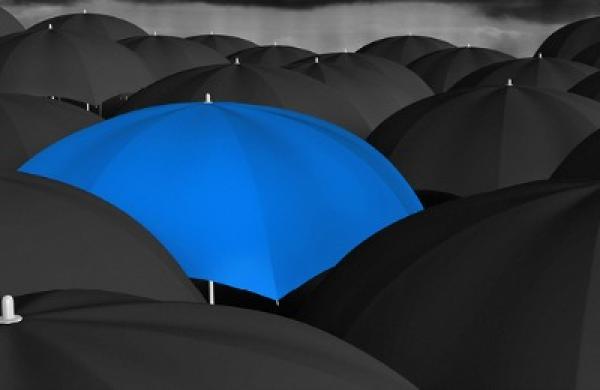 2016-06-gmtl-state-street-private-equity-mainstream-blue-umbrella-in-crowd-large.jpg