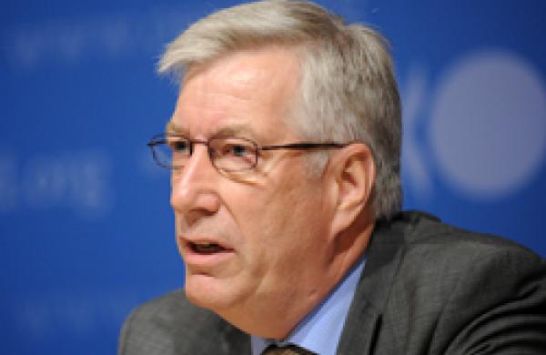 Italian Finance Minister Giulio Tremonti News Conference