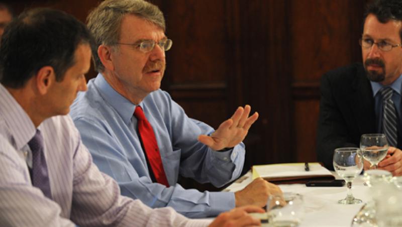 07-us-fea-roundtable1-large.jpg