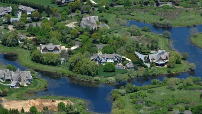 13-11-rias-institutions-barber-hamptons-mansions-large.jpg