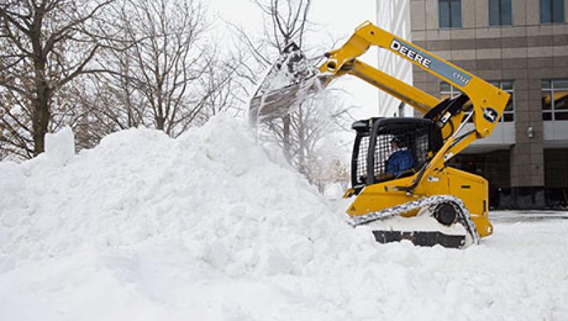 U.S. Northeast Digs Out From Winter Storm as Cold Bite Nears U.S. Northeast Digs Out From Winter Storm as Cold Bite Nears