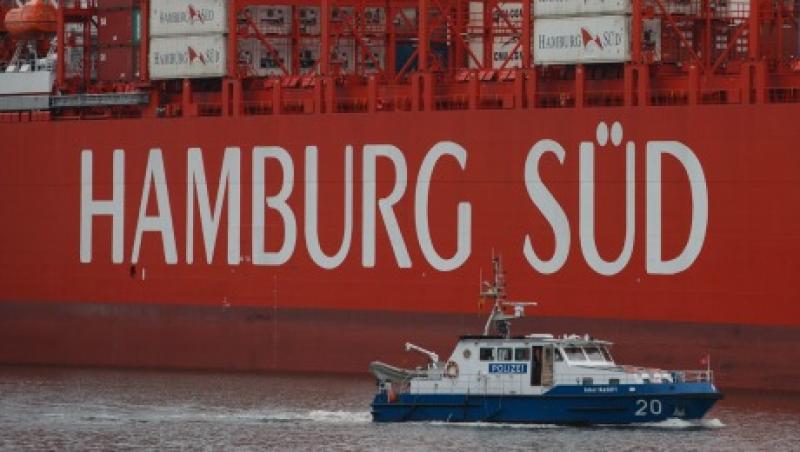 2014-08-da-barber-hamburg-port-large.jpg