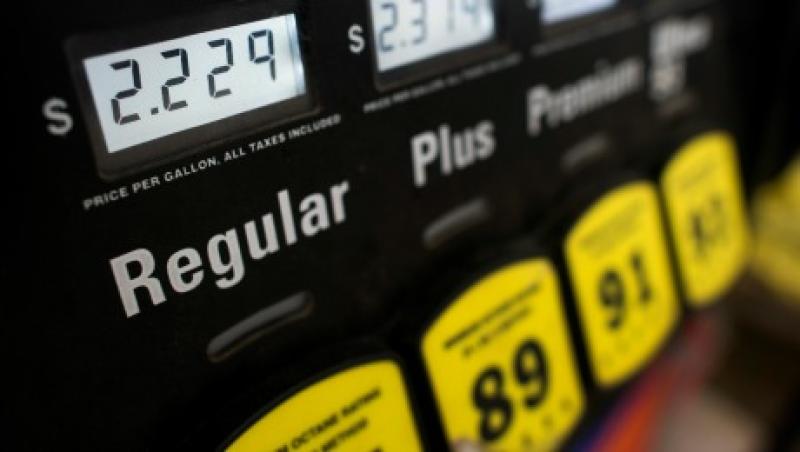 2014-12-gmtl-rbc-oil-prices-pump-large.jpg