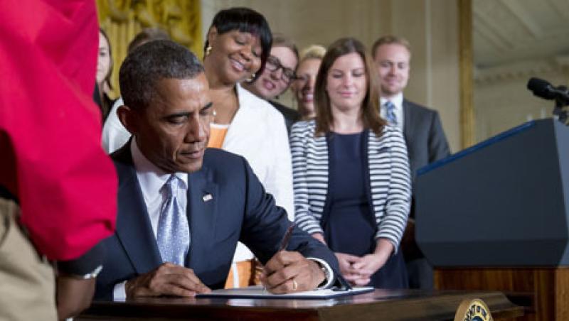 President Obama Signs Memorandum On Reducing Burden Of Student Loan Debt President Obama Signs Memorandum On Reducing Burden Of Student Loan Debt