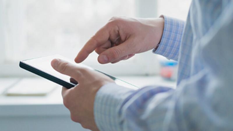 2015-03-ab-stock-markets-social-media-tablet-computer-large.jpg