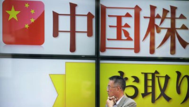 2015-08-da-tokyo-china-stock-board-large.jpg
