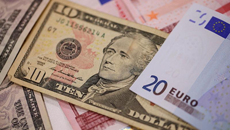 2015-11-charles-wallace-monetary-divergence-large.jpg