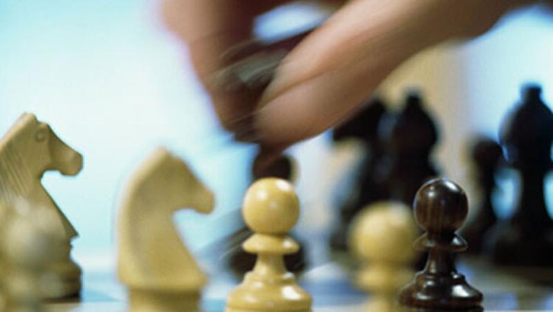 2015-11-gmtl-jpm-chess-board-large.jpg