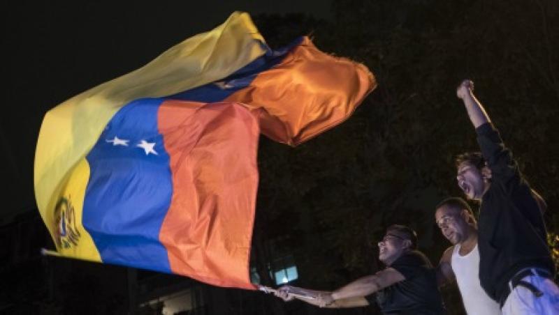 2015-12-jason-mitchell-venezuela-large.jpg