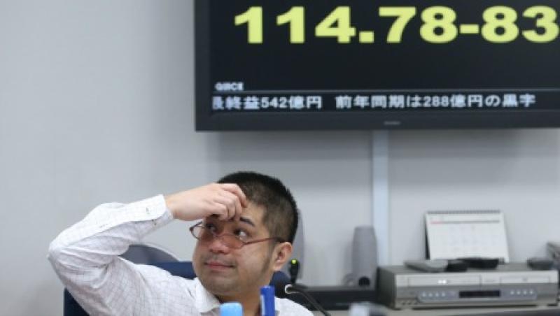 2016-02-japan-yen-currency-trading-large.jpg
