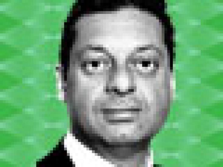 2016-02-tom-johnson-all-europe-research-team-antonio-guglielmi-small.jpg