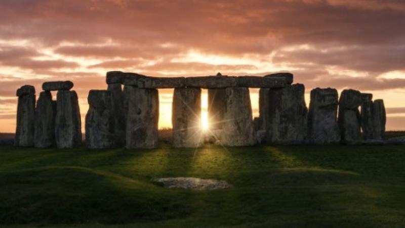 2016-06-da-weekender-summer-solstice-stonehenge-large.jpg