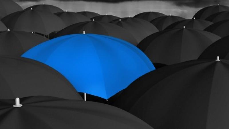 2016-06-gmtl-state-street-private-equity-mainstream-blue-umbrella-in-crowd-large.jpg