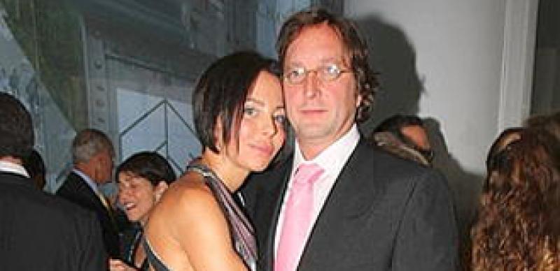 330x160falconeandwife.jpg