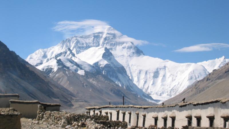 am-everest-large.jpg