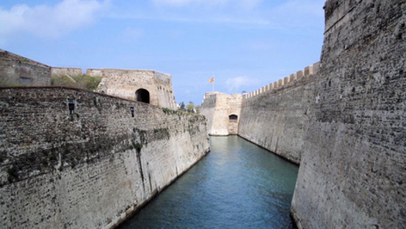 moat-big.jpg